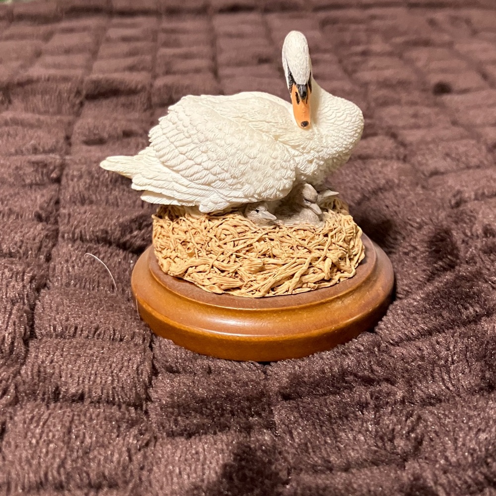 Swan Figurine The Stratford Collection by Country Artists